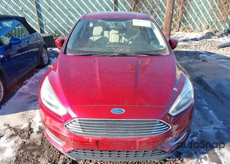 2017 Ford Focus Titanium z USA, uszkodzony, nr VIN 1FADP3N22HL279587